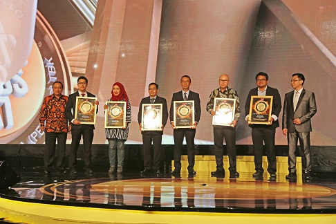 https://images-residence.summarecon.com/images/gallery/article/5911/golden property awards 2017 4.jpg